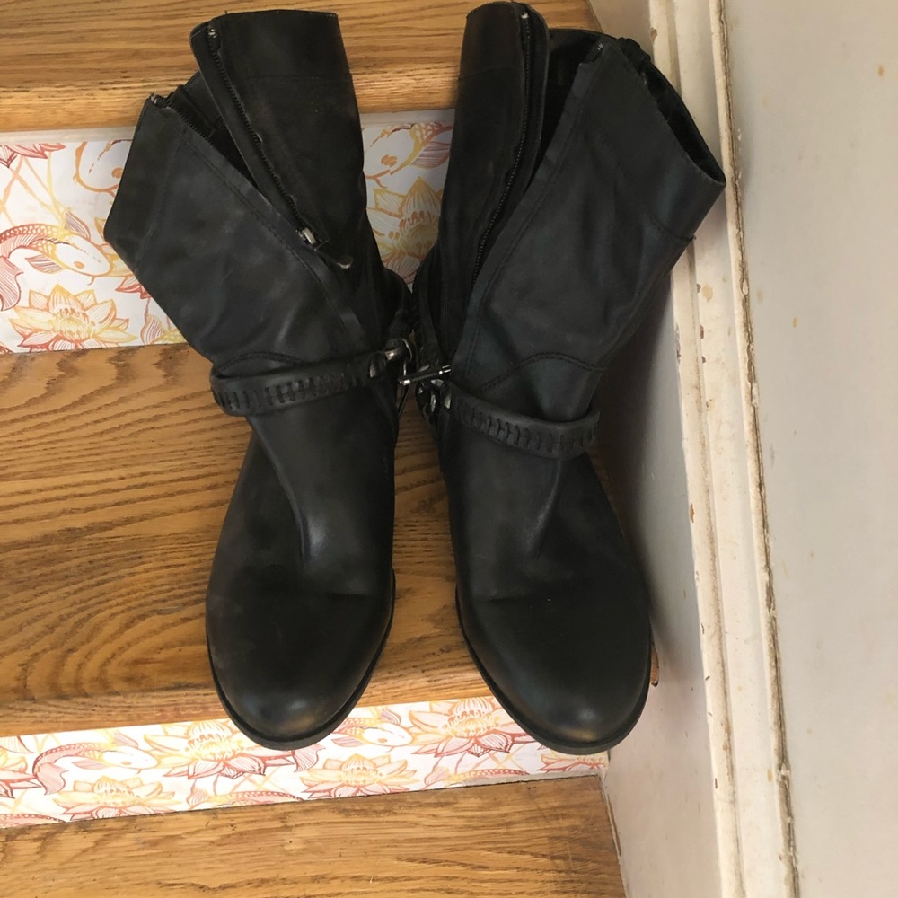 B Makowsky boots